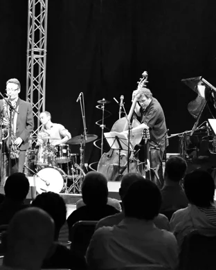 Aaron Jacobs and The Swing Tones